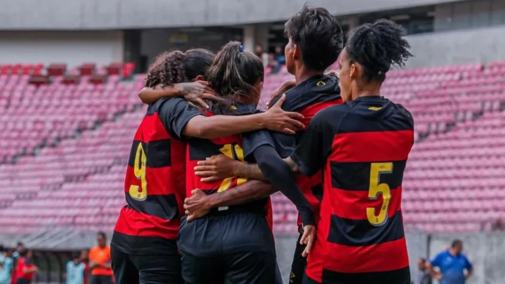 Jogadoras do Sport comemora gol marcado no Brasileirão Feminino (Foto: Sandy James/SCR)