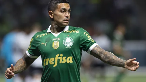 Dudu durante confronto entre Palmeiras e Grêmio no Brasileirão 2024.