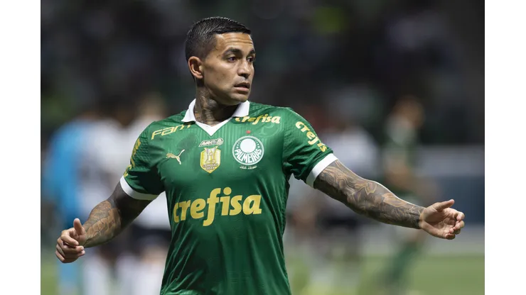 Dudu durante confronto entre Palmeiras e Grêmio no Brasileirão 2024.