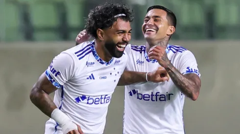 Dudu e Gabigol comemorando gol pelo Cruzeiro. Foto: Gilson Lobo/AGIF
