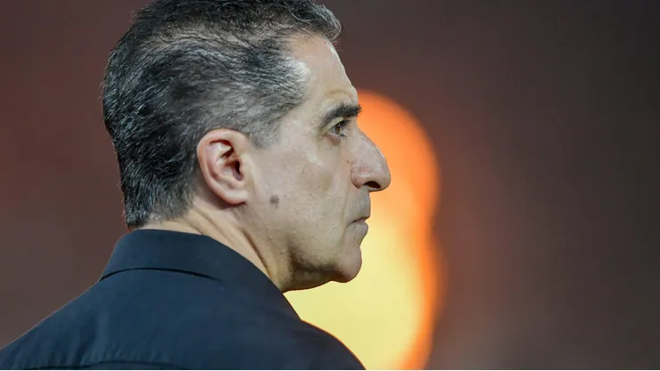 Renato Paiva tecnico do Botafogo durante partida contra o Fluminense no estadio Engenhao pelo campeonato Brasileiro A 2025. Foto: Thiago Ribeiro/AGIF