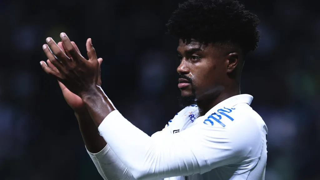 Eduardo Bauermann em ação pelo Santos. Foto: Ettore Chiereguini/AGIF