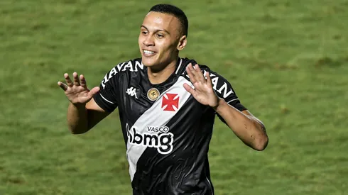Léo Jabá durante confronto contra o Vila Nova na Série B de 2021.