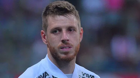 Aylon, jogador do Ceara durante execucao do hino nacional antes da partida contra o Bahia no estadio Arena Fonte Nova pelo campeonato Copa Do Nordeste 2025.