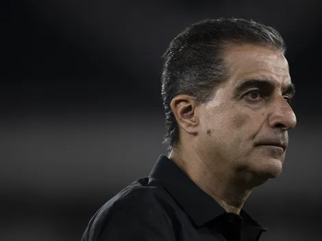 Renato Paiva é avisado que dois atletas do Botafogo viram baixas por lesão