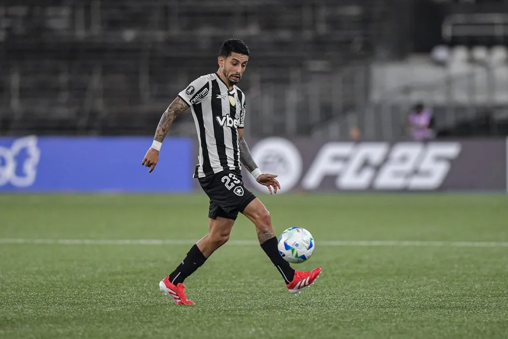 Santiago Rodriguez jogador do Botafogo durante partida contra o Carabobo pela Copa Libertadores 2025. Foto: Thiago Ribeiro/AGIF