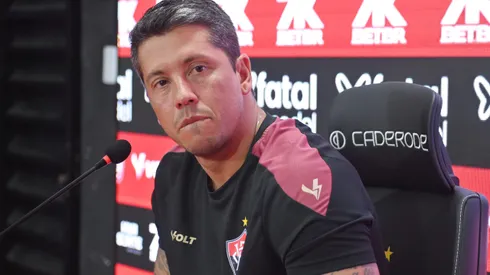 Carpini, tecnico do Vitoria durante partida contra o Gremio no estadio Barradao pelo campeonato Brasileiro A 2025. Foto: Walmir Cirne/AGIF