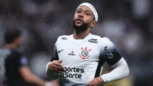 Memphis Depay jogador do Corinthians durante partida contra o Racing-URU no estadio Arena Corinthians pelo campeonato Copa Sul-americana 2025. Foto: Ettore Chiereguini/AGIF