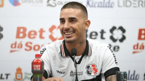 Thiago Galhardo e apresentado como novo reforco do Santa Cruz, durante entrevista coletiva no estadio do Arruda em Recife (PE). A contratacao do jogador foi bancada pelos investidores da futura SAF do clube.