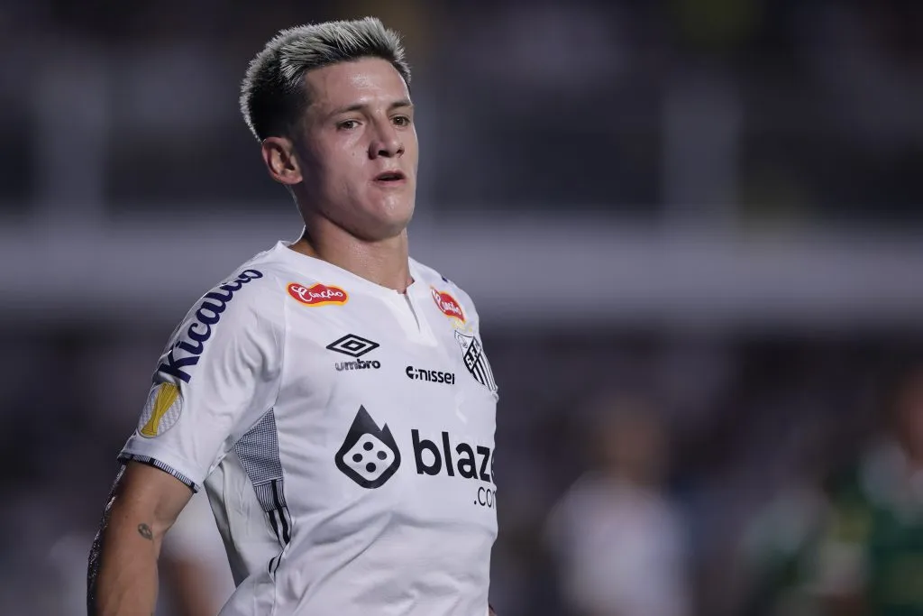 Léo Godoy, lateral do Athletico. Foto: Ettore Chiereguini/AGIF