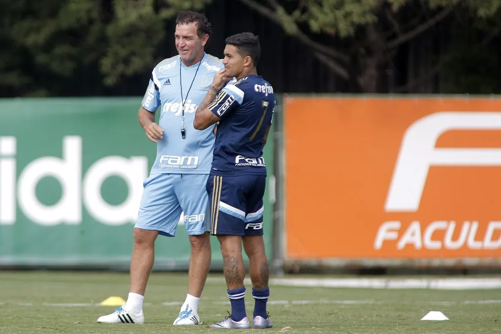 SAO PAULO – SP – 15/03/2016 – TREINO DO PALMEIRAS – Tecnico Cuca e Dudu durante treino do Palmeiras no CT Academia de Futebol – Barra Funda. Foto: Daniel Vorley/AGIF.