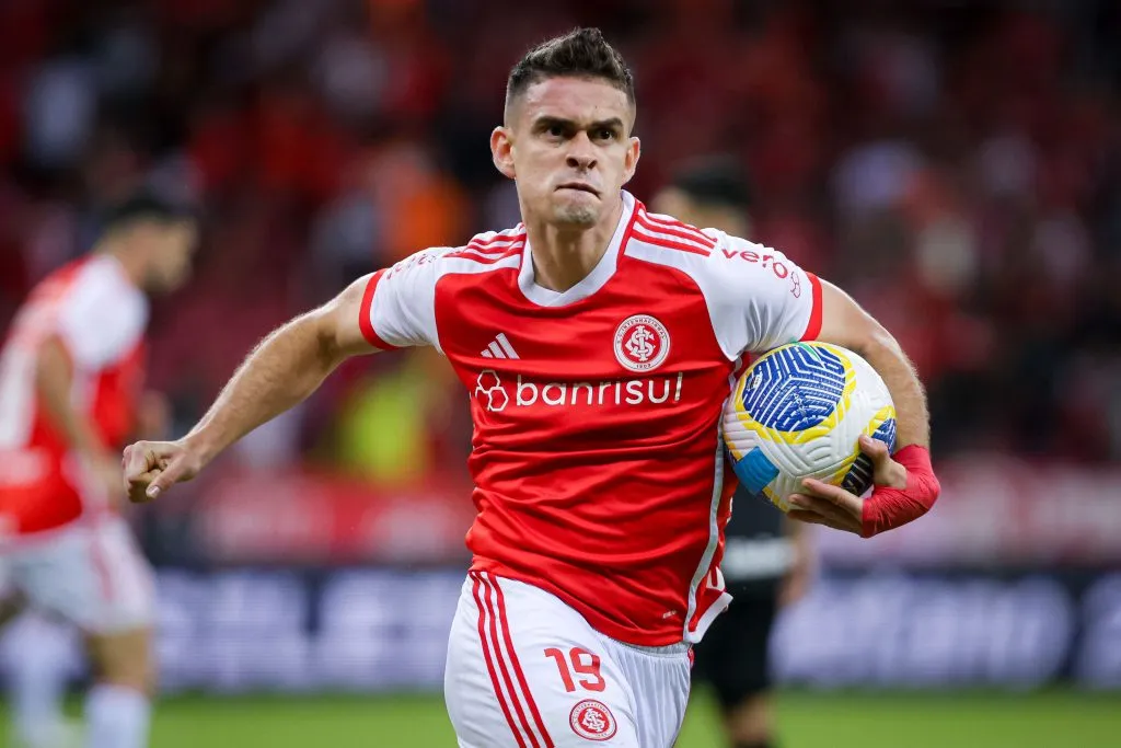RS – PORTO ALEGRE – 28/04/2024 – BRASILEIRO A 2024, INTERNACIONAL X ATLETICO-GO – Borre jogador do Internacional comemora seu gol durante partida contra o Atletico-GO no estadio Beira-Rio pelo campeonato Brasileiro A 2024. Foto: Maxi Franzoi/AGIF