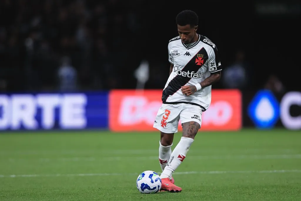 Tchê Tchê durante partida contra o Corinthians no Campeonato Brasileiro de 2025. Foto: Ettore Chiereguini/AGIF