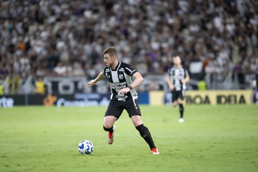 Aylon  jogador do Ceara durante partida contra o Vasco no pelo campeonato Brasileiro A 2025. Foto: Baggio Rodrigues/AGIF