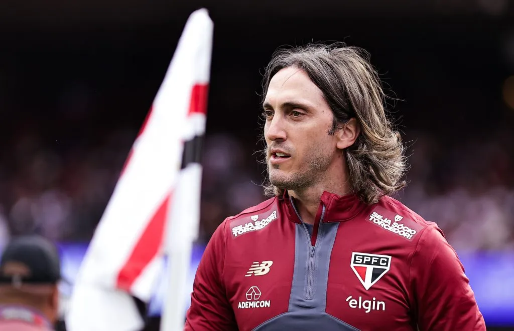 SP – SAO PAULO – 20/04/2025 – BRASILEIRO A 2025, SAO PAULO X SANTOS – Luis Zubeldia tecnico do Sao Paulo Zubeldía, técnico do São Paulo.  Foto: Fabio Giannelli/AGIF