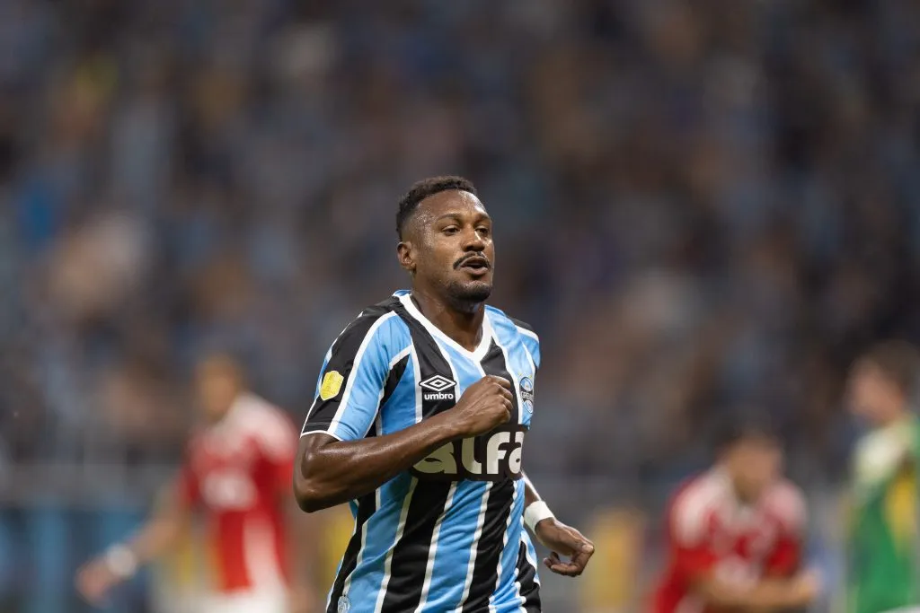 RS – PORTO ALEGRE – 08/03/2025 – GAUCHO 2025, GREMIO X INTERNACIONAL – Edenilson jogador do Gremio durante partida contra o Internacional no estadio Arena do Gremio pelo campeonato Gaucho 2025. Foto: Liamara Polli/AGIF