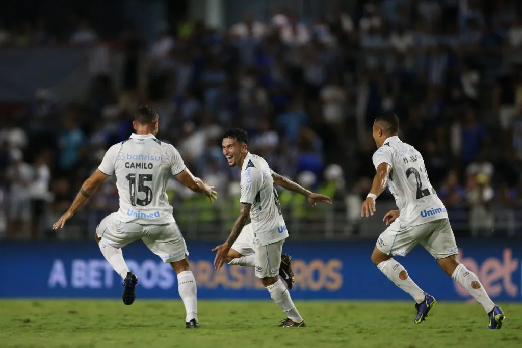 AL – MACEIO – 30/04/2025 – COPA DO BRASIL 2025, CSA X GREMIO – Dodi jogador do Gremio comemora seu gol durante a partida entre CSA e Gremio no Estadio Rei Pele em Maceio (AL), valida pela Copa do Brasil 2025. Foto: Marlon Costa/AGIF