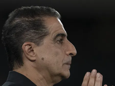 Renato Paiva traz preocupação com possível ausência de Savarino