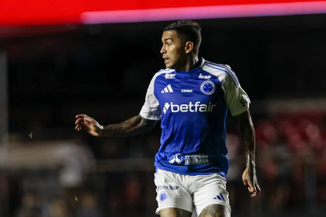 Dudu, no duelo entre São Paulo x Cruzeiro pelo Campeonato Brasileiro 2025. Foto: Marco Miatelo/AGIF
