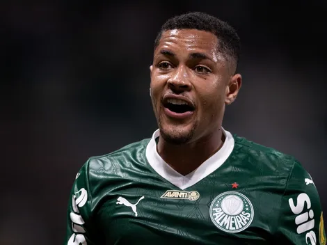 Carlos Alberto ironiza má fase de Vitor Roque no Palmeiras