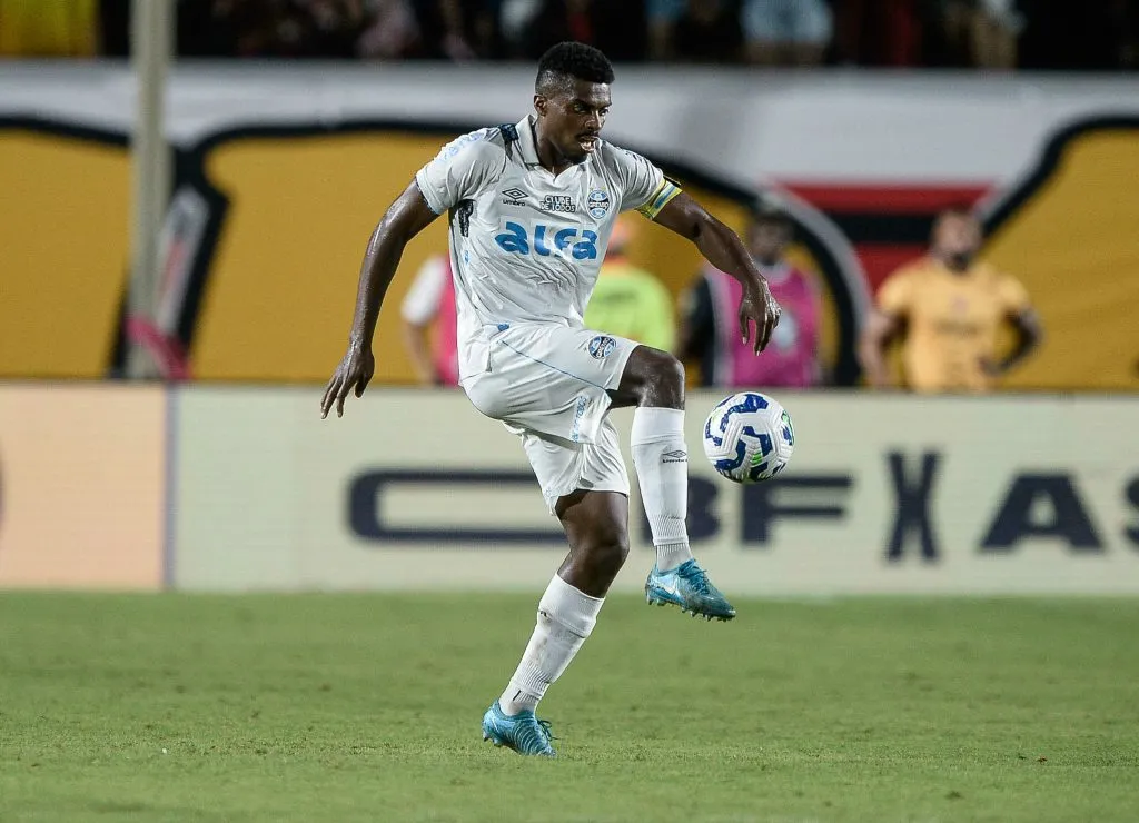 Jemerson jogador do Grêmio durante partida contra o Vitoria pelo campeonato Brasileiro A 2025. Foto: Jhony Pinho/AGIF