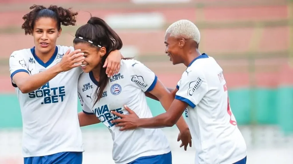 Jogadoras do Bahia comemoram gol contra o Bragantino (Reprodução/Leticia Martins/Bahia)