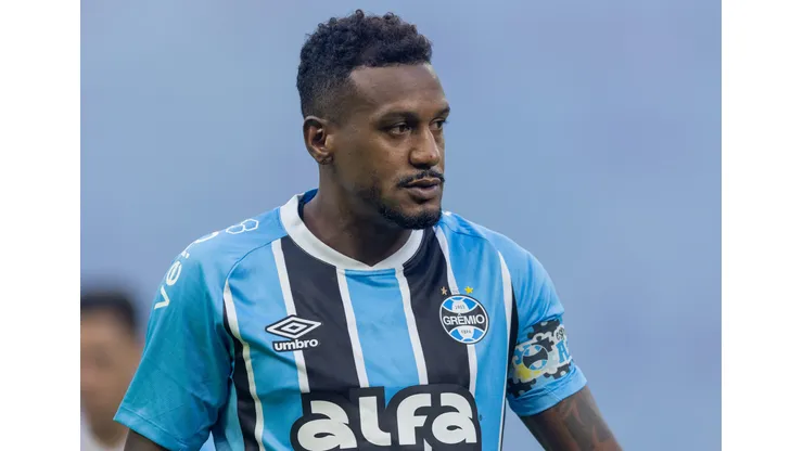 RS - PORTO ALEGRE - 13/04/2025 - BRASILEIRO A 2025, GREMIO X FLAMENGO - Edenilson jogador do Gremio durante partida contra o Flamengo no estadio Arena do Gremio pelo campeonato Brasileiro A 2025. Foto: Liamara Polli/AGIF