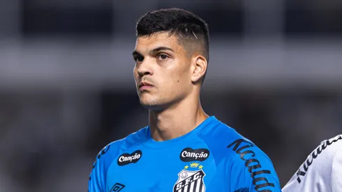Gabriel Brazao jogador do Santos durante partida contra o Atletico-MG no estadio Vila Belmiro pelo campeonato Brasileiro A 2025. Foto: Abner Dourado/AGIF