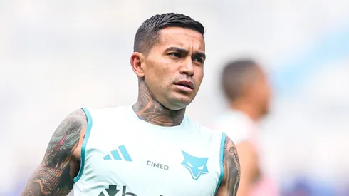 Dudu jogador do Cruzeiro durante aquecimento antes da partida contra o Betim no estadio Mineirao pelo campeonato Mineiro 2025.