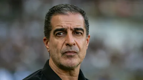 Renato Paiva tecnico do Botafogo durante partida contra o Atletico-MG no estadio Mineirao pelo campeonato Brasileiro A 2025.