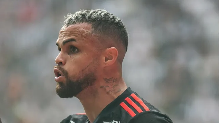 Michael não vive bom momento pelo Flamengo.