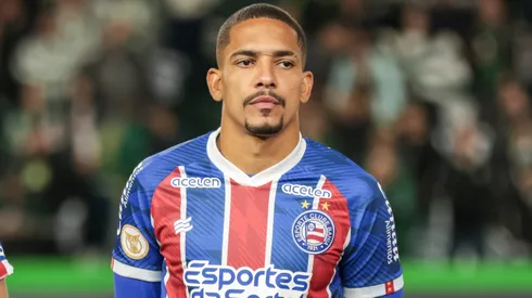 Gilberto jogador do Bahia durante execucao do hino nacional antes da partida contra o Coritiba no estadio Couto Pereira pelo campeonato Brasileiro A 2023.