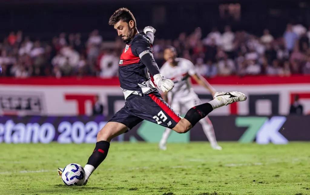 Rafael goleiro do Sao Paulo durante partida contra o Fortaleza no estadio Morumbi pelo campeonato Brasileiro A 2025. Foto: Fabio Giannelli/AGIF