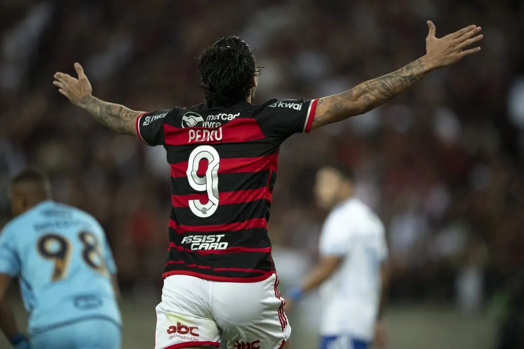 SP – RIO DE JANEIRO – 30/06/2024 – BRASILEIRO A 2024, FLAMENGO X CRUZEIRO – Pedro jogador do Flamengo comemora seu gol durante partida contra o Cruzeiro no estadio Maracana pelo campeonato Brasileiro A 2024. Foto: Jorge Rodrigues/AGIF
