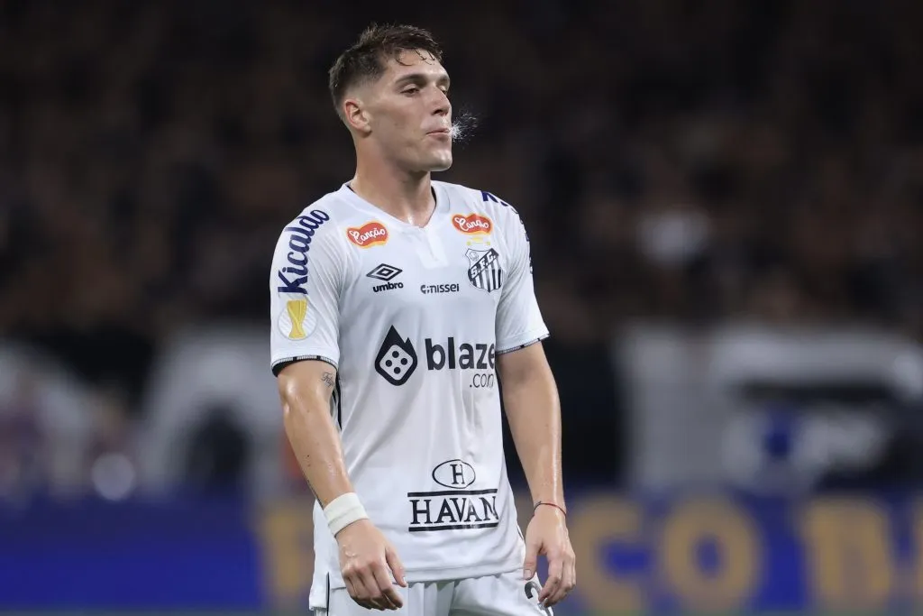 Rollheiser, meia do Santos. Foto: Marcello Zambrana/AGIF