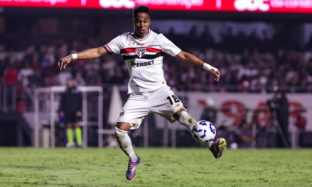 Wendell, jogador do São Paulo, em partida diante do Fortaleza pelo Campeonato Brasileiro 2025.. Foto: Fabio Giannelli/AGIF