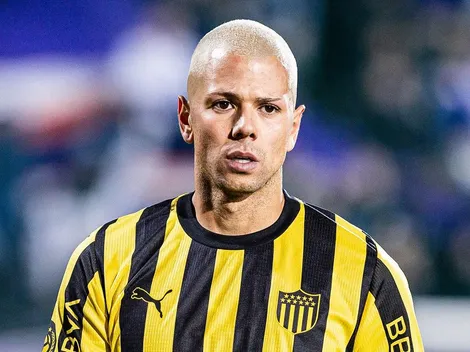 Léo Coelho, zagueiro do Peñarol, é oferecido ao Grêmio