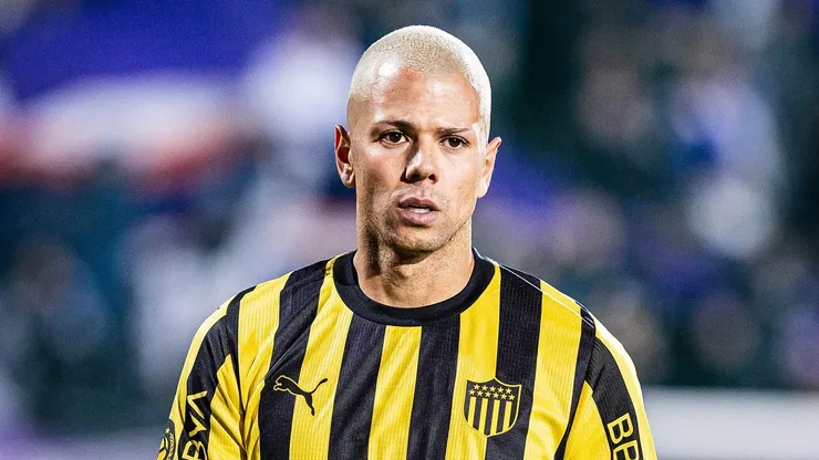 Léo Coelho, zagueiro do Peñarol. Foto: Divulgação/Peñarol.