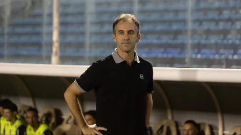 Leo Conde tecnico do Ceara durante partida contra o Vitoria no estadio Presidente Vargas (CE) pelo campeonato Brasileiro A 2025. Foto: Lucas Emanuel/AGIF