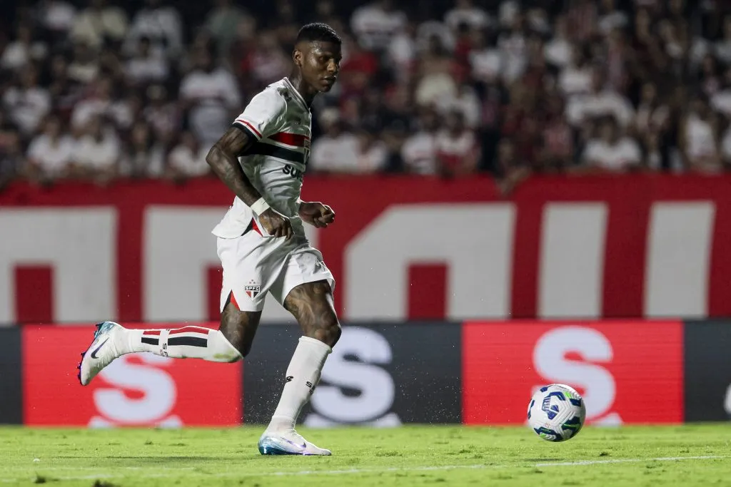 Arboleda jogador do São Paulo durante partida contra o Sport no Morumbi pelo campeonato Brasileiro A 2025. Foto: Marco Miatelo/AGIF