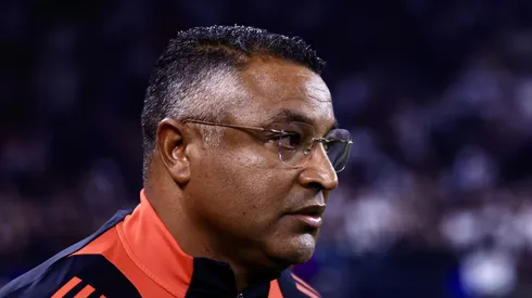 Roger Machado durante confronto contra o Corinthians no Brasileirão 2025.