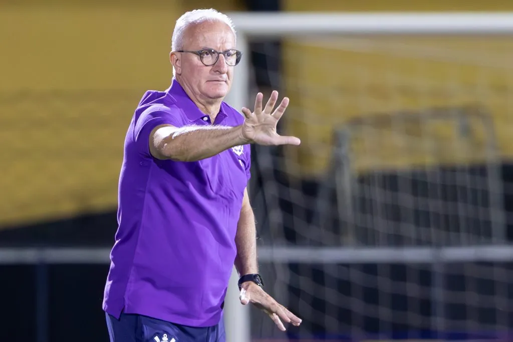 Dorival Júnior durante partida contra o Novorizontino na Copa do Brasil 2025. Foto: Joisel Amaral/AGIF