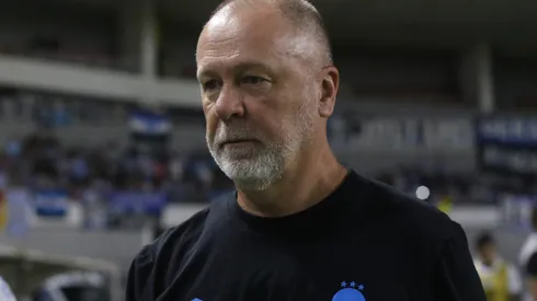 Mano Menezes durante confronto contra o CSA na Copa do Brasil.