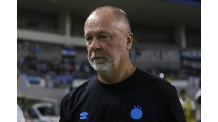 Mano Menezes durante confronto contra o CSA na Copa do Brasil.