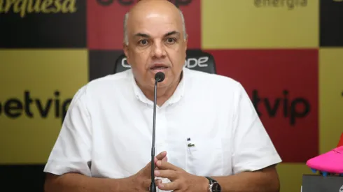 Yuri Romão durante apresentação de Pepa no Sport.