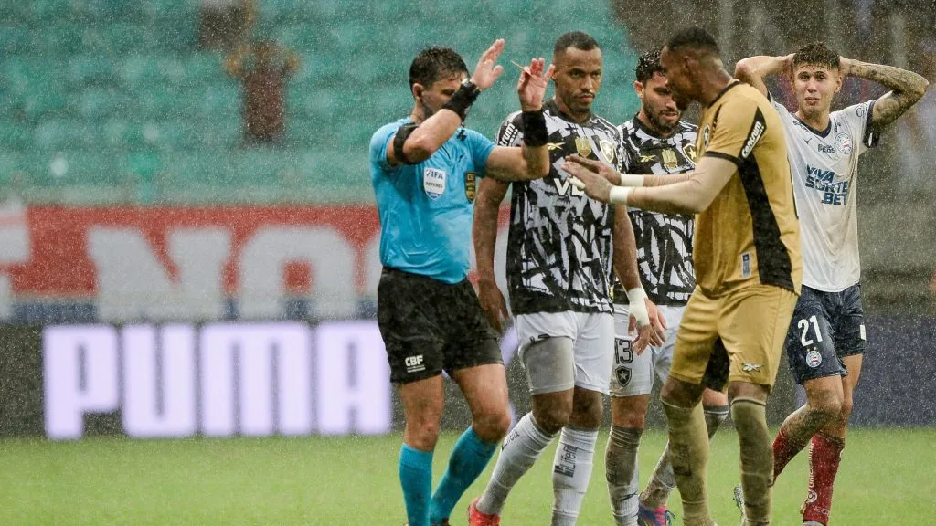 CBF divulga áudios do Var em Bahia x Botafogo (Imagem: Jhony Pinho/AGIF)