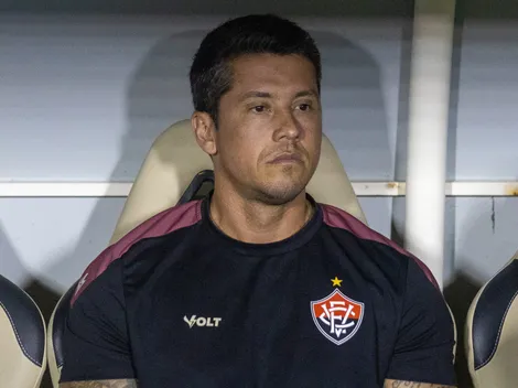 Mesmo com o Vitória vencendo, torcedores reclamam de Carpini