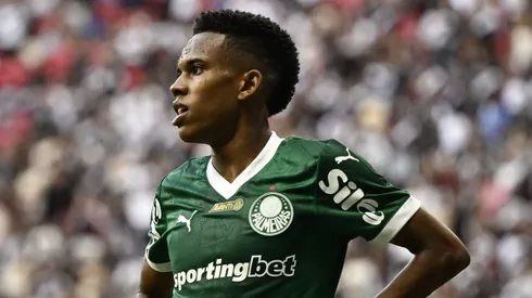 Estêvão em partida pelo Palmeiras contra o Vasco pelo Campeonato Brasileiro A 2025. Foto: Mateus Bonomi/AGIF