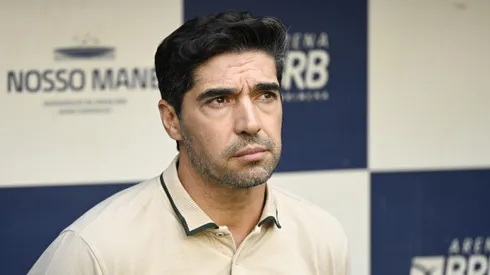 Abel Ferreira tecnico do Palmeiras durante partida contra o Vasco no estadio Mane Garrincha pelo campeonato Brasileiro A 2025. Foto: Mateus Bonomi/AGIF