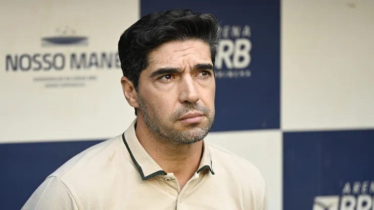 Abel Ferreira tecnico do Palmeiras durante partida contra o Vasco no estadio Mane Garrincha pelo campeonato Brasileiro A 2025. Foto: Mateus Bonomi/AGIF